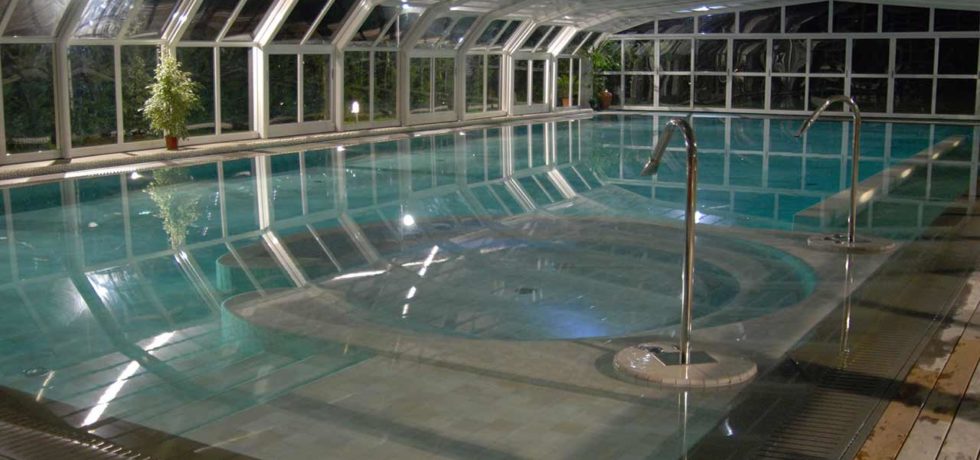 Abri de piscine professionnel RENOVAL pour espace aquatique