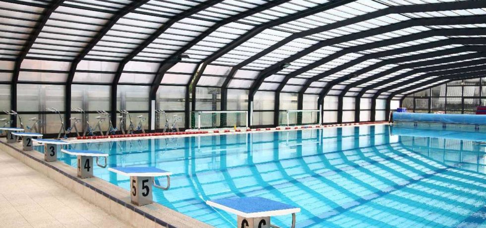 Abri de piscine RENOVAL pour professionnels - Abri en verre télescopique pour piscine sportive